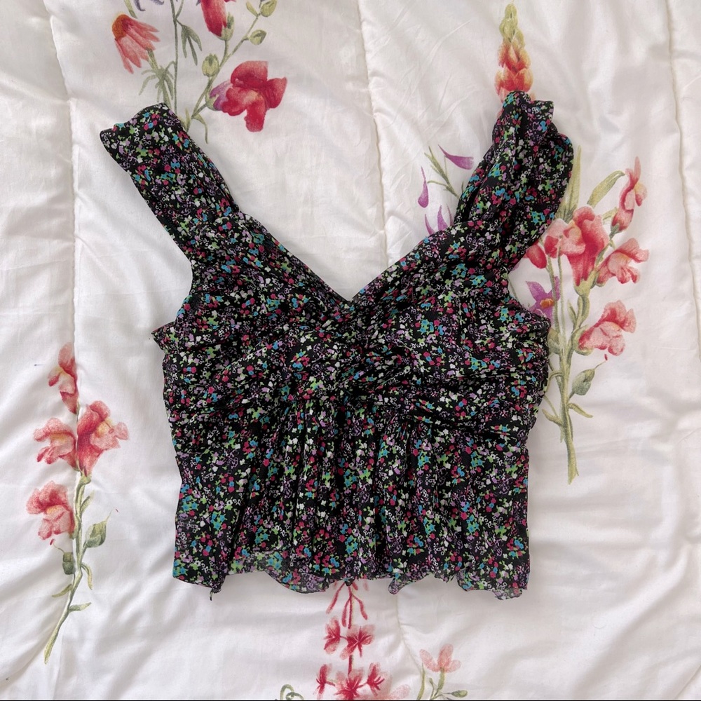 vintage Express Cropped floral top with twisted front detail🌺